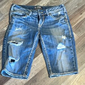 Silver Jeans Co. AIKO Bermuda Short. Waist 28 👠502